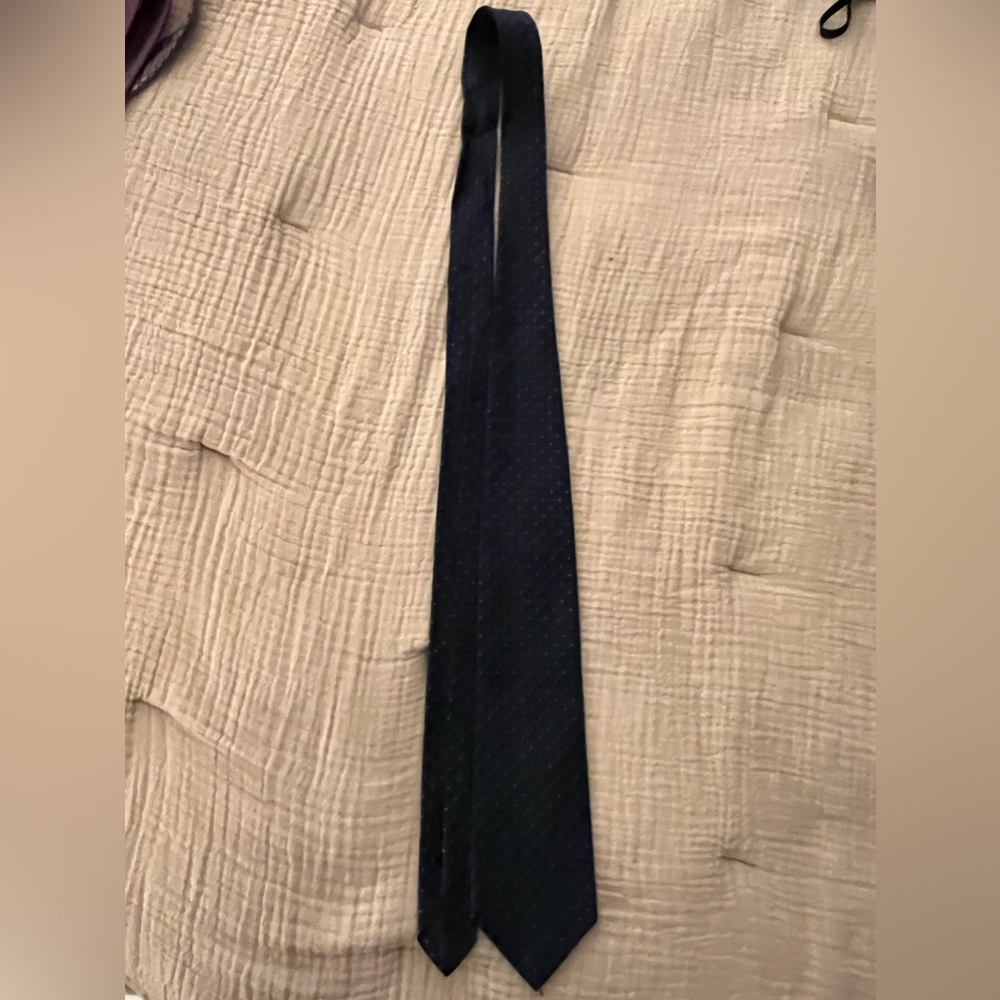 Brooks Brother’s Navy Blue Polka Dots tie.